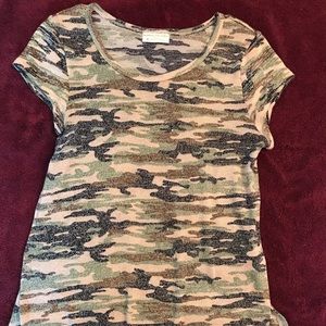 Women’s Camo medium top.